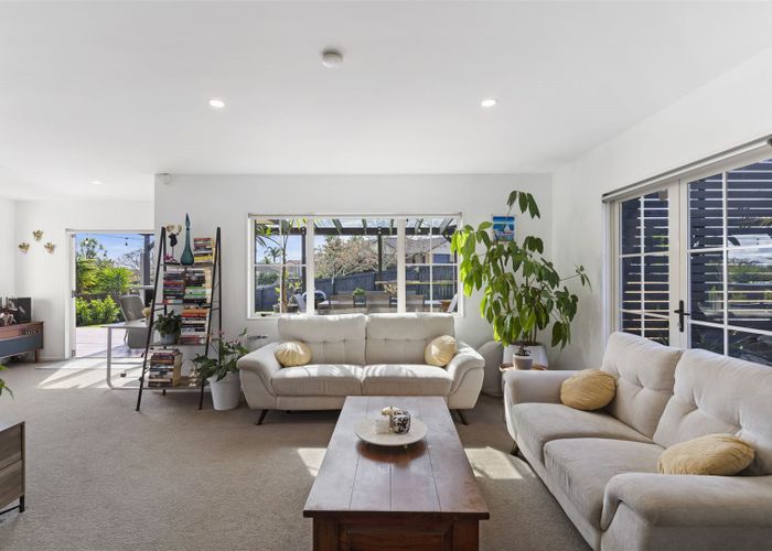  at 2 Castleview Lane, Henderson, Auckland