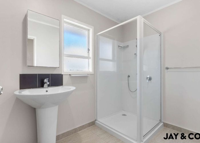  at 4 Clutha Crescent, Clover Park, Auckland