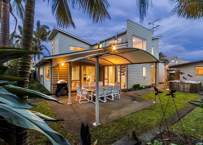  at 14 English Oak Drive, Albany, North Shore City, Auckland
