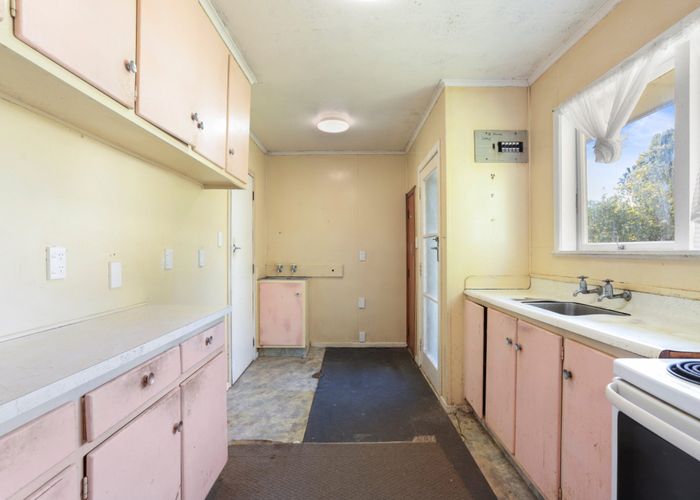  at 28 Laura Street, Kelston, Auckland