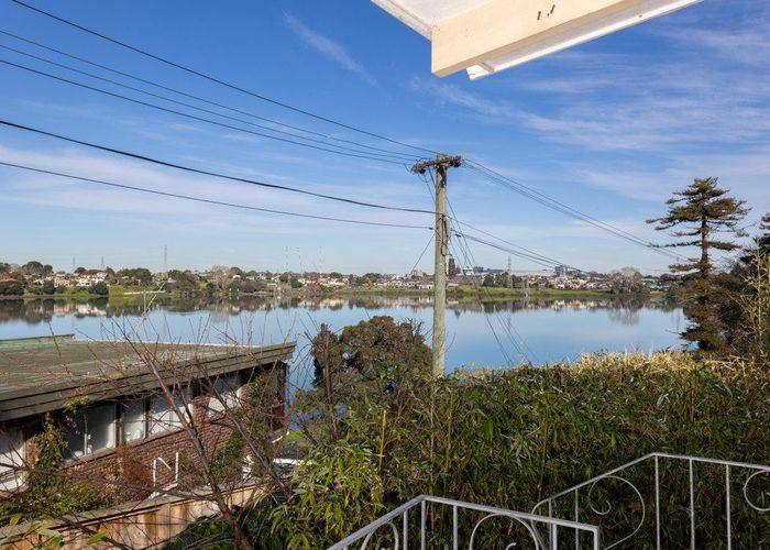  at 2/12 Cleary Road, Panmure, Auckland