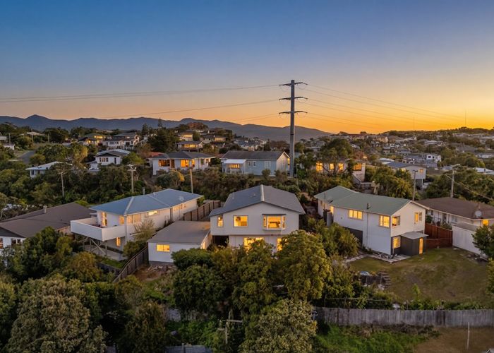  at 32 Brooker Grove, Newlands, Wellington, Wellington