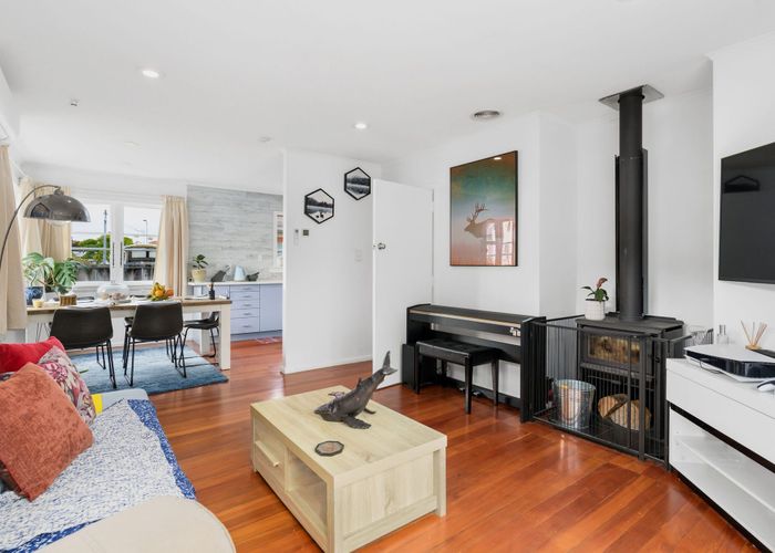  at 12 Clarkin Road, Fairfield, Hamilton