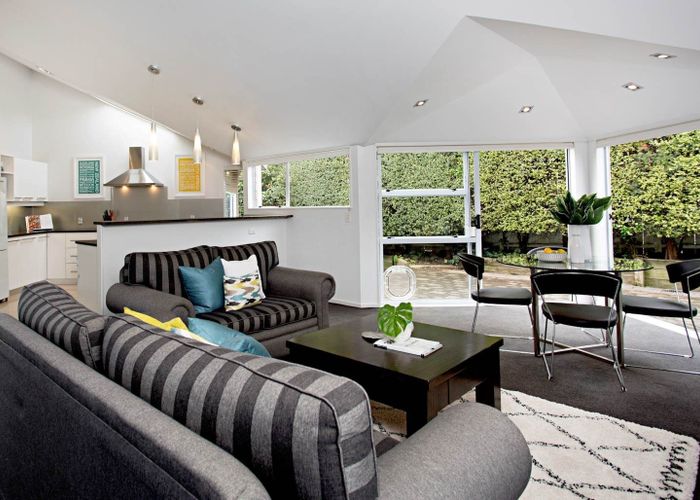  at 5 Ayrshire Place, Somerville, Manukau City, Auckland