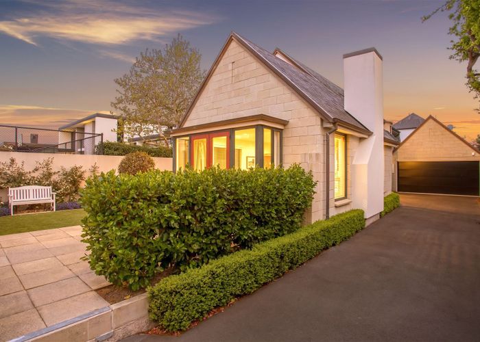  at 2/124 Leinster Road, Merivale, Christchurch