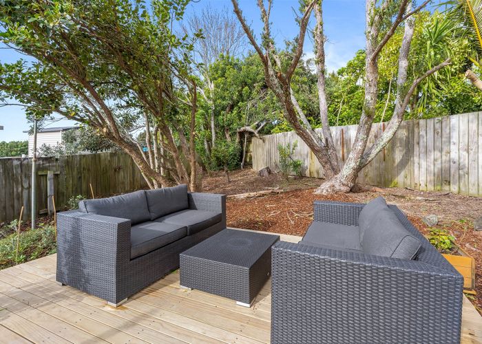  at 2/867 Beach Road, Waiake, North Shore City, Auckland
