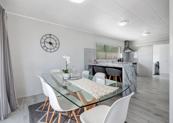  at 8 Sevilla Place, Unsworth Heights, North Shore City, Auckland