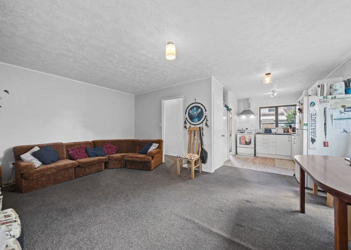  at 2/397 Roscommon Road, Clendon Park, Manukau City, Auckland