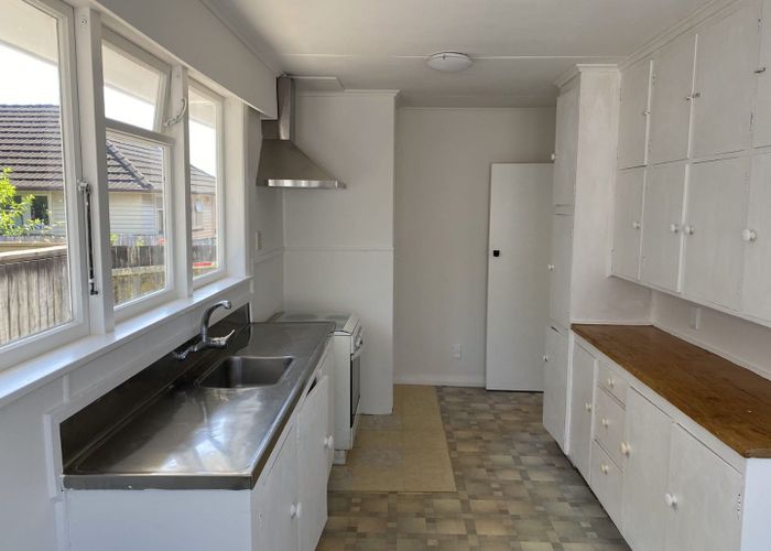  at 194A Pilkington Road, Point England, Auckland