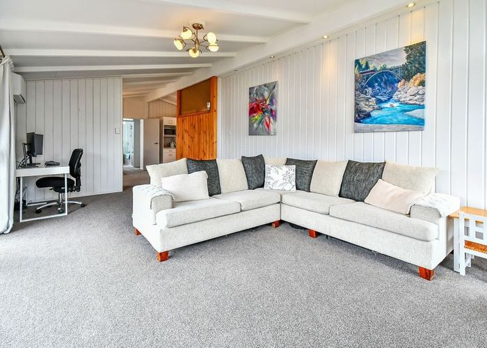  at 8 Booker Place, Weymouth, Manukau City, Auckland