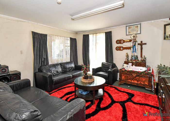  at 1 Cardrona Place, Favona, Auckland