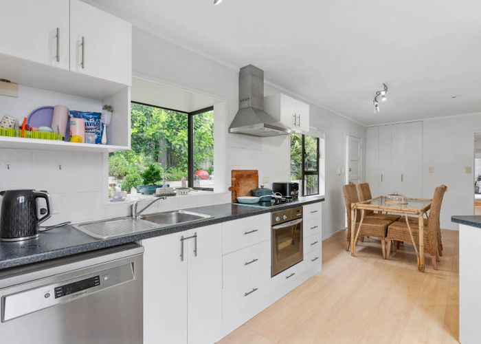  at 2/865 Beach Road, Waiake, North Shore City, Auckland