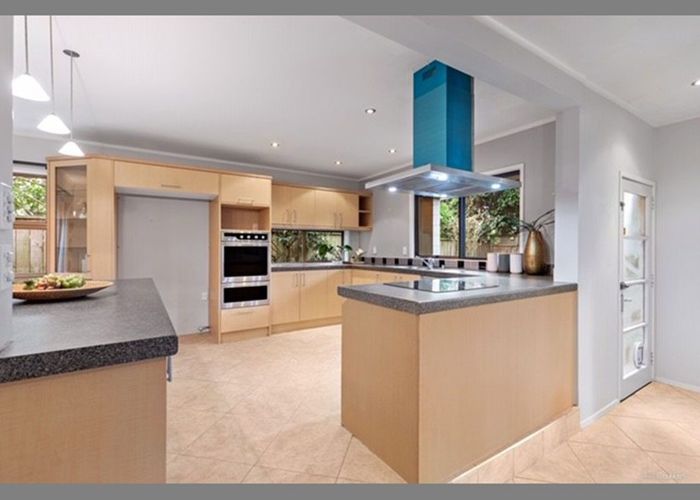  at 16 Cobblestone Lane, Hillcrest, Auckland
