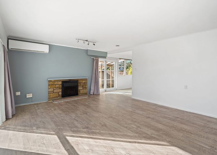  at 2 Rhonda Avenue, Deanwell, Hamilton