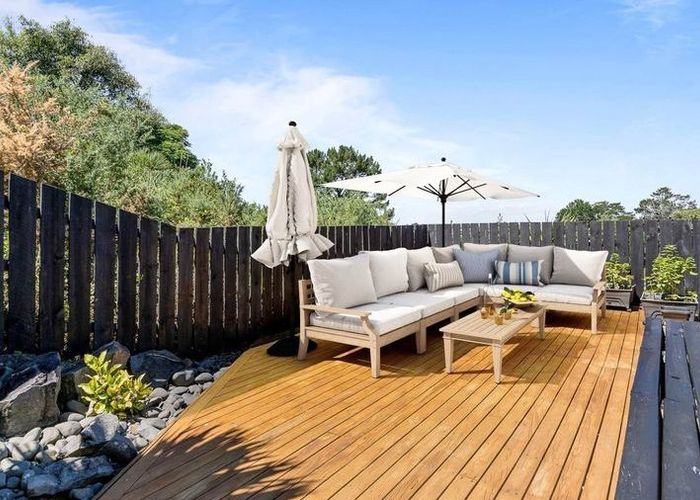  at 2/272 Glamorgan Drive, Northcross, Auckland