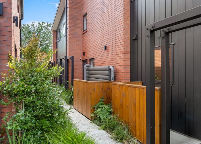  at 10/79 Taikata Road, Te Atatu Peninsula, Waitakere City, Auckland