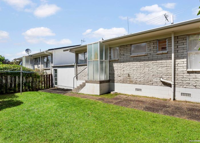  at 2/3 Fifeshire Street, Belmont, Auckland