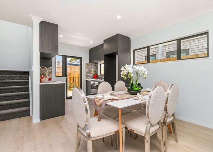  at 72D Godley Road, Green Bay, Waitakere City, Auckland