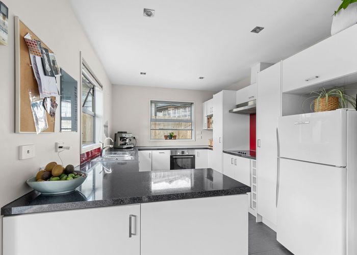  at 14E Maple Crescent, Whalers Gate, New Plymouth