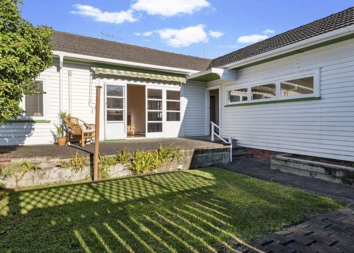  at 2/5 Argyle Terrace, Milford, Auckland