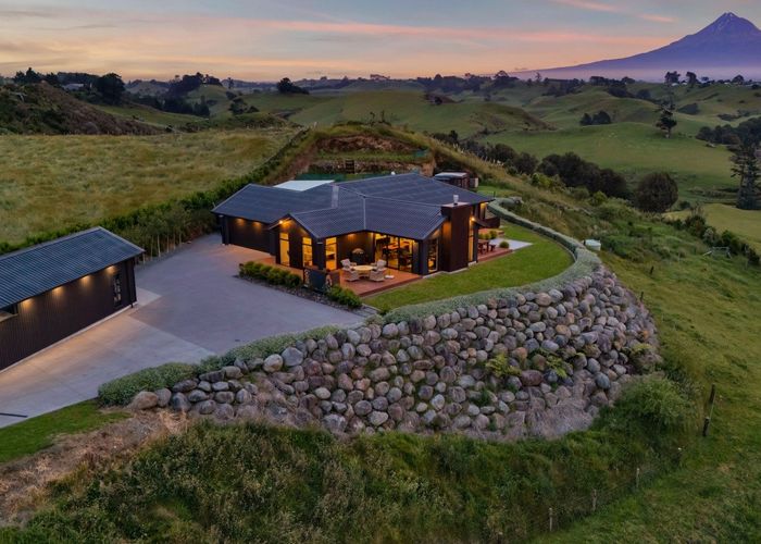  at 956 Richmond Road, Lepperton, New Plymouth, Taranaki