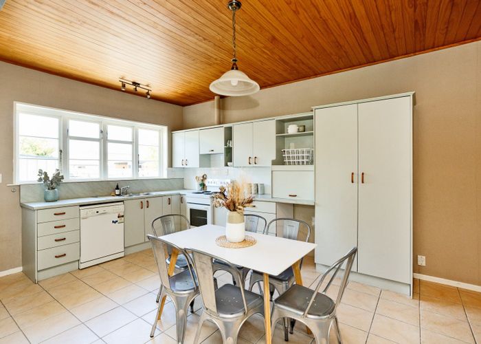  at 27 Bullar Street, Grasmere, Invercargill