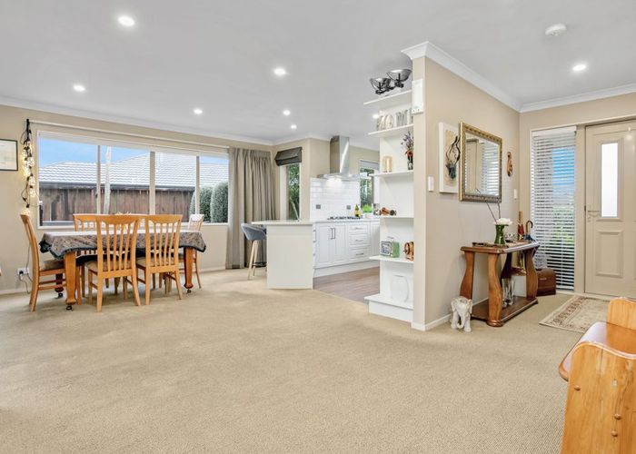  at 64 St James Drive, Huntington, Hamilton