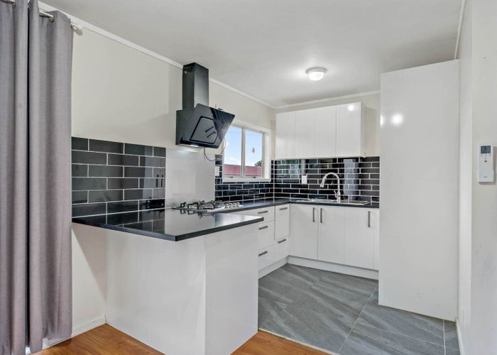  at 2/24a Waimumu Road, Massey, Waitakere City, Auckland