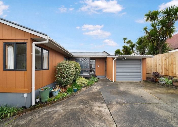  at 1/24 Blacklock Avenue, Henderson, Waitakere City, Auckland