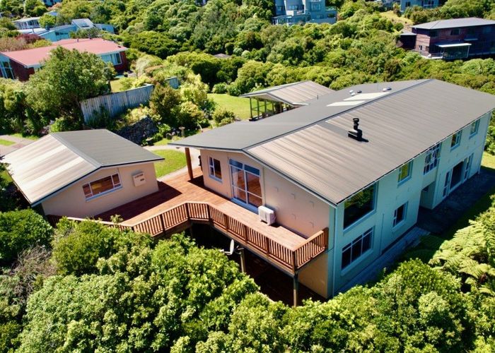  at 4 Pine Tree Lane, Korokoro, Lower Hutt, Wellington