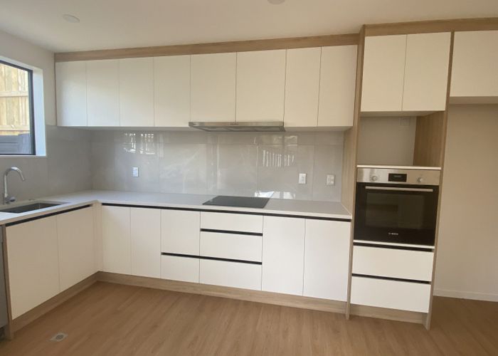  at 2/37 Allington Road, Massey, Waitakere City, Auckland