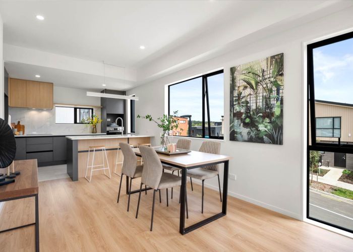  at 19 Papatahi Lane, Flat Bush, Manukau City, Auckland
