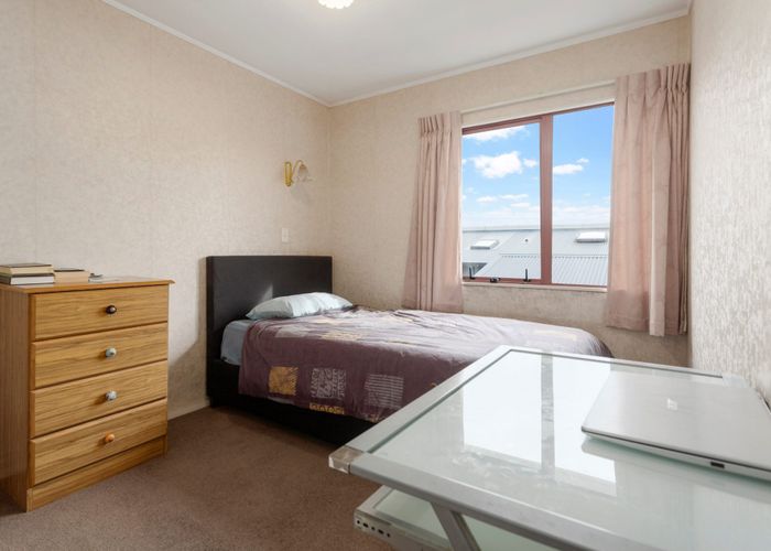  at 2/416 Mount Albert Road, Mount Roskill, Auckland