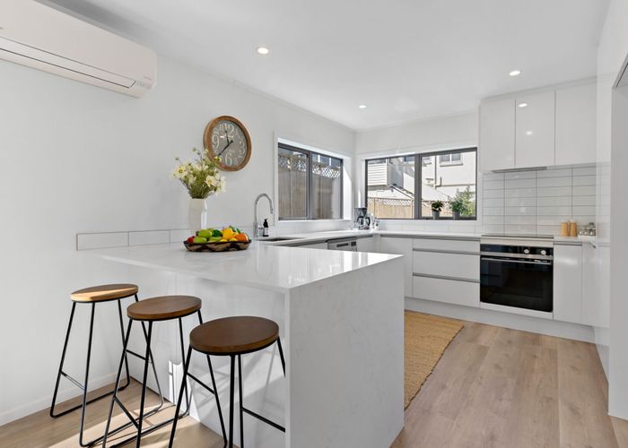  at 350B East Coast Road, Sunnynook, North Shore City, Auckland