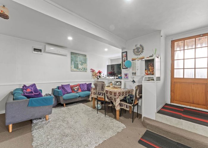  at 42 Tamahere Drive, Glenfield, North Shore City, Auckland