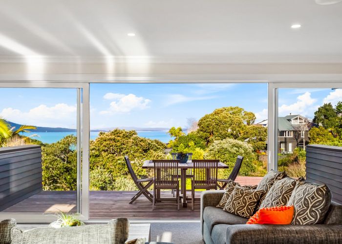 Free property data for 37 Eastcliffe Road, Castor Bay, Auckland homes