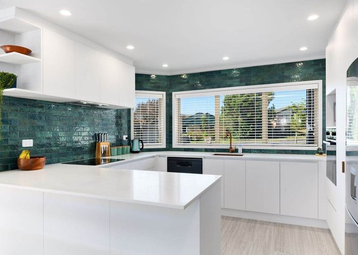  at 8 Brookwood Drive, Henderson, Auckland