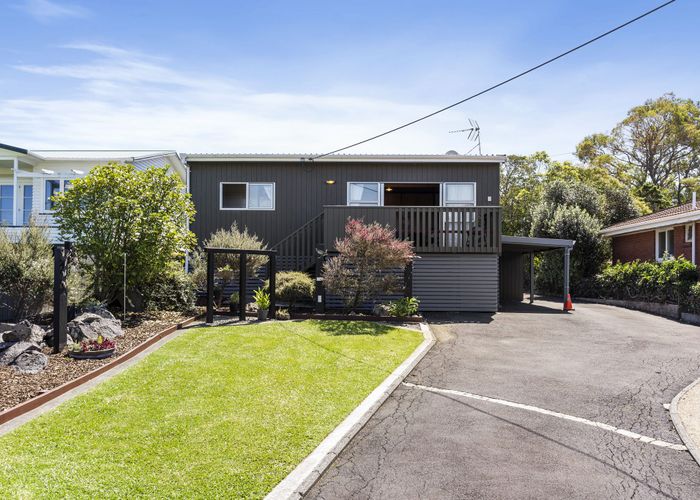  at 1/65 Cliff View Drive, Green Bay, Auckland