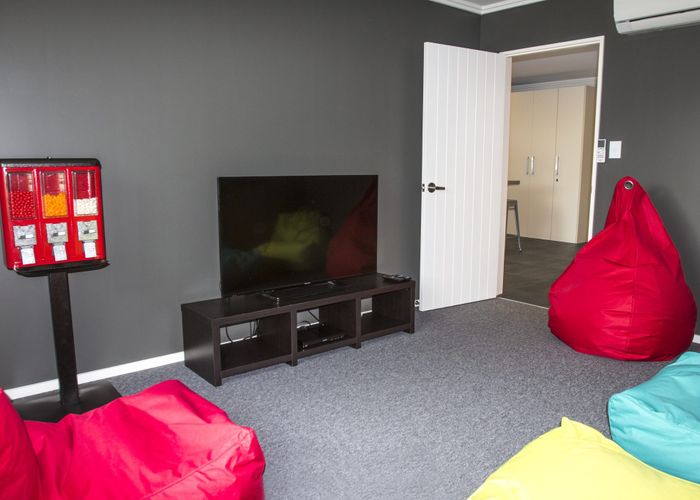  at 52 Saint Johns Street, Woolston, Christchurch City, Canterbury