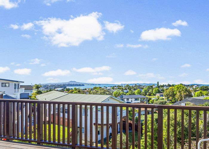  at 2/134 Bleakhouse Road, Mellons Bay, Manukau City, Auckland