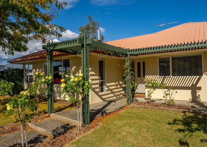  at 14 Whiting Drive, Wakefield, Wakefield