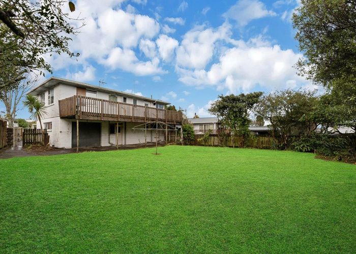  at 12 Ozich Avenue, Te Atatu South, Waitakere City, Auckland
