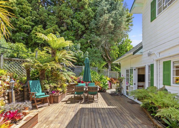  at 2/21 Deane Avenue, Titirangi, Auckland
