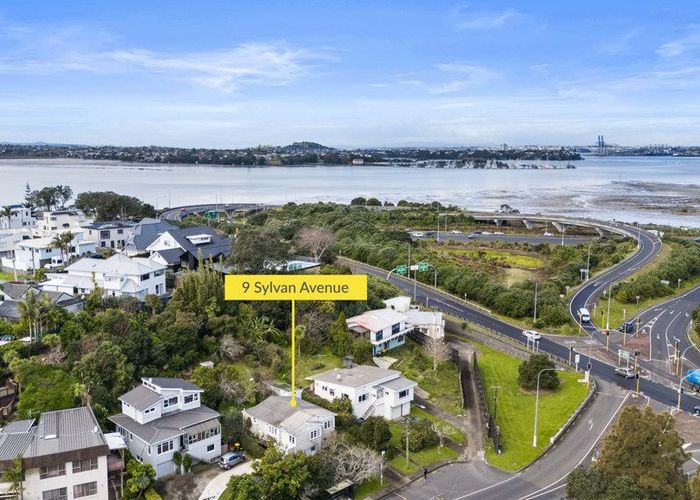  at 9 Sylvan Avenue, Northcote, Auckland