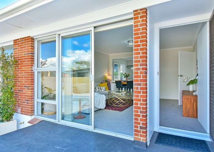  at 2/11 Wentworth Avenue, Papatoetoe, Manukau City, Auckland