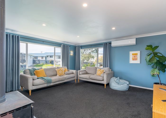  at 82 Gloaming Hill, Titahi Bay, Porirua