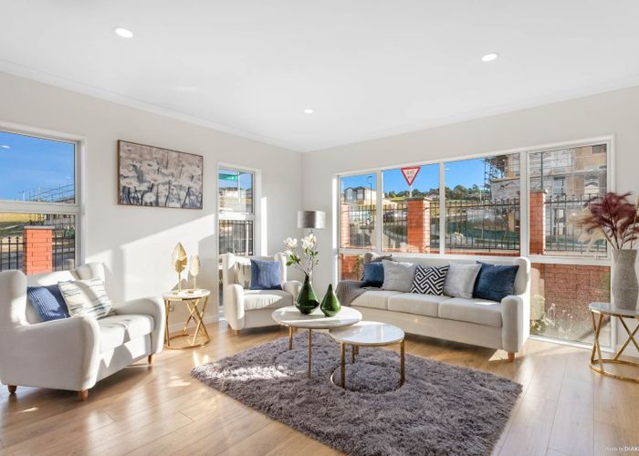  at 6 Bushfield Drive, Flat Bush, Auckland