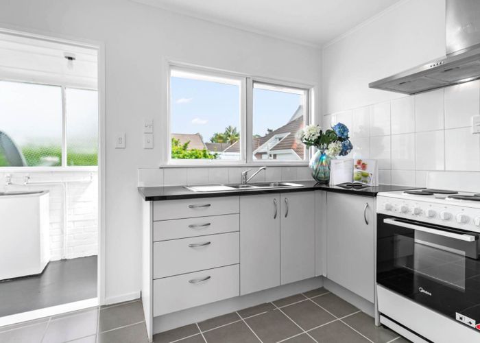 at 2/11 Peary Road, Mount Eden, Auckland