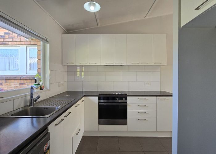  at 2/8 Waipuna rd, Mount Wellington, Auckland City, Auckland