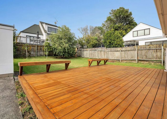  at 2/8 Wykeham Pl, Glenfield, North Shore City